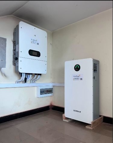 12 kW 3-Phase Hybrid System