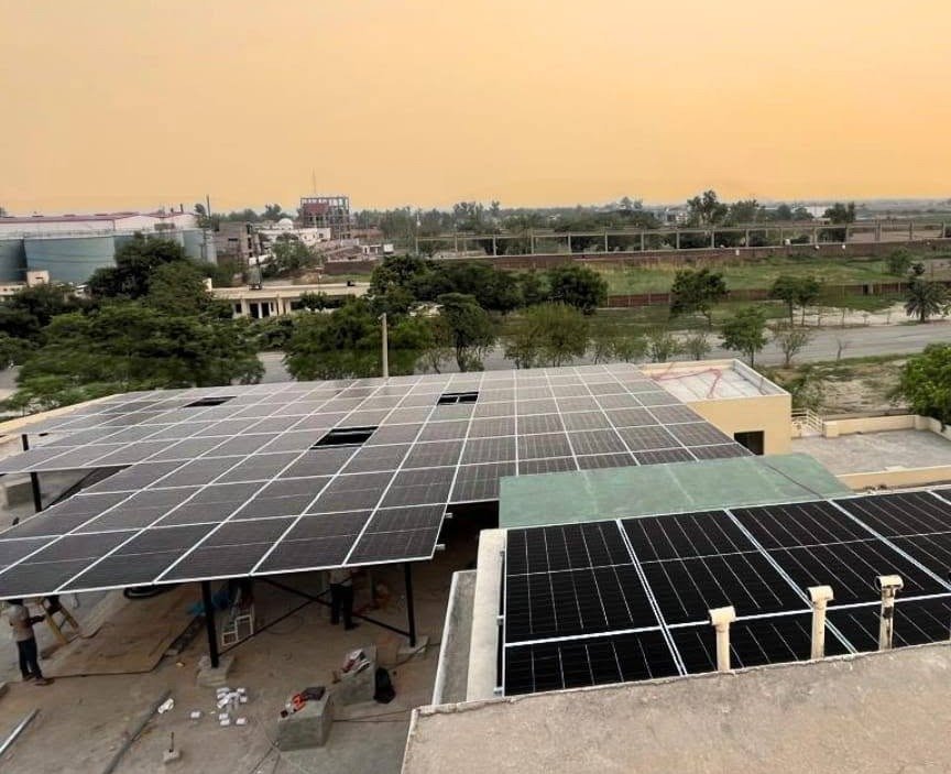 An aerial view of a 130kW commercial SolarFlare installation